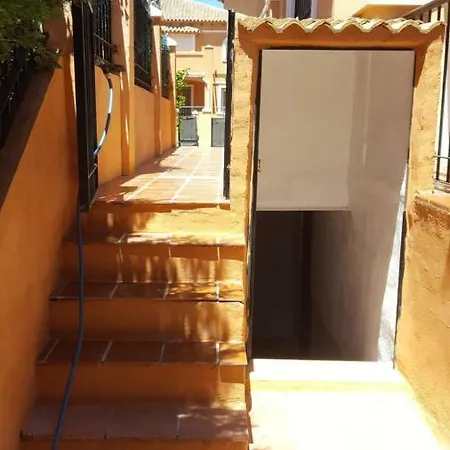Calle Antonio Moya Fernandez * 托雷莫利诺斯